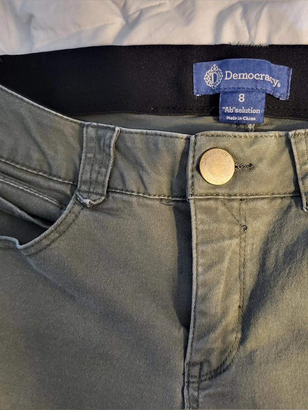 Democracy Sz 8 AB Solution, Olive Green Knee-Length Women's Bermuda Shorts - Picture 4 of 7